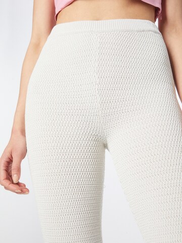 Slimfit Pantaloni 'Bay' di WEEKDAY in bianco