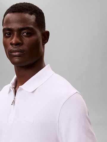 T-Shirt Calvin Klein en blanc