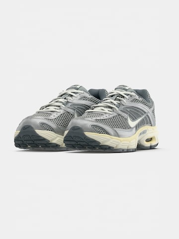 Nike Sportswear Matalavartiset tennarit 'Air Max Moto 2K' värissä harmaa