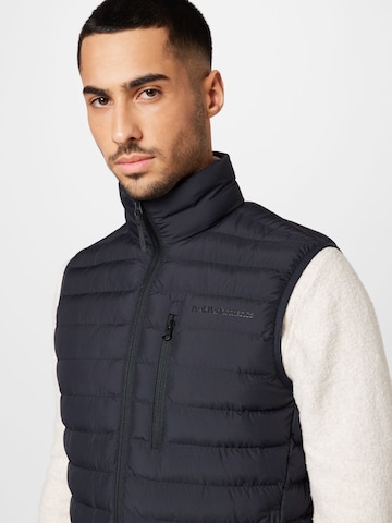 Gilet de sport 'Insulated' PEAK PERFORMANCE en noir