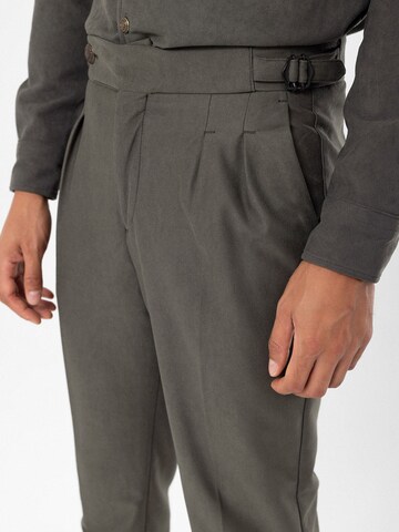 Coupe slim Pantalon Antioch en gris