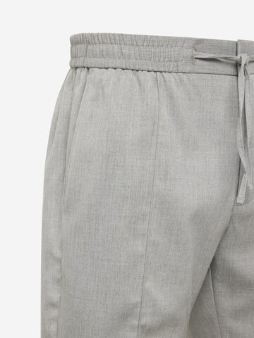 TOPMAN Regular Shorts in Grau