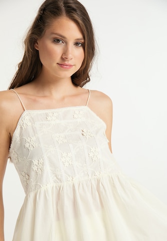 Top de la IZIA pe alb