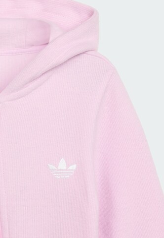 ADIDAS ORIGINALS - Mono en rosa