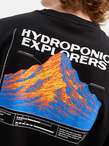 hydroponic - Camiseta 'Hydroponic Oversized Short-Sleeve Explorers Graphic T-Shirt' en negro
