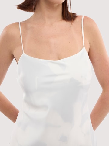 Trussardi - Vestido en blanco