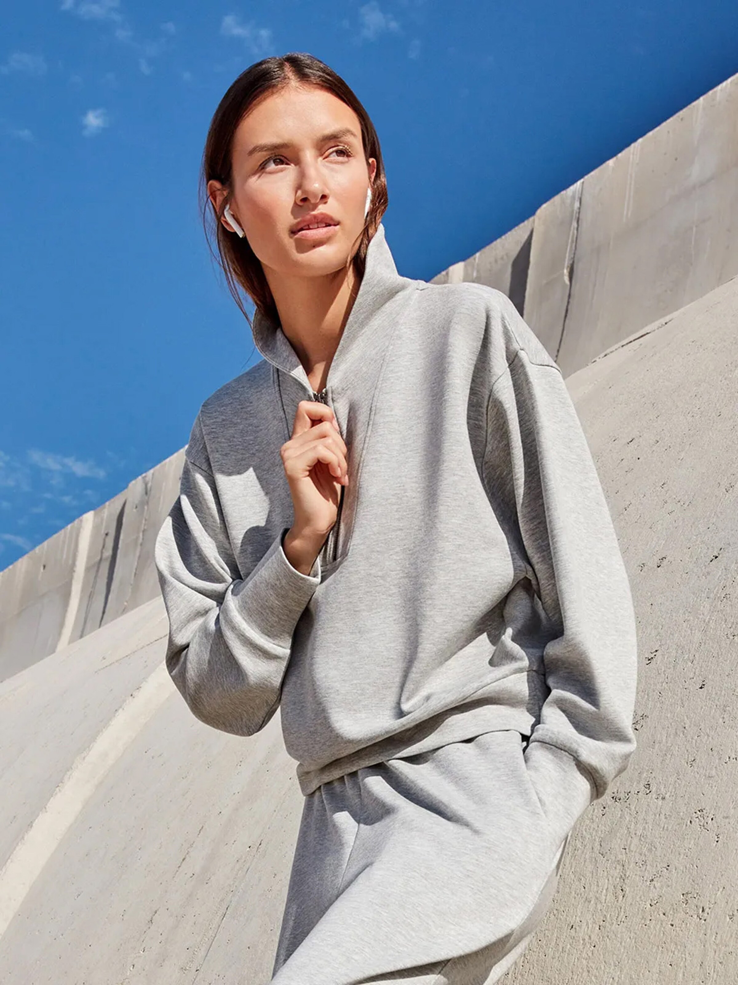 Gisela Mikina - Sivá