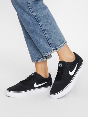 Baskets basses 'Chron 2' Nike SB en noir : devant