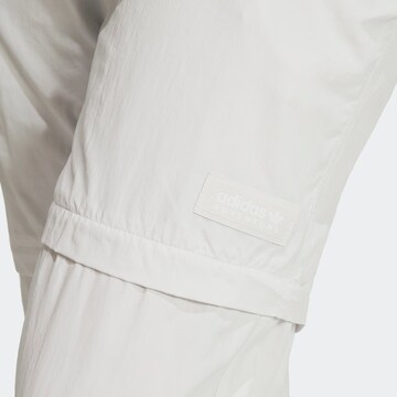 regular Pantaloni di ADIDAS ORIGINALS in grigio