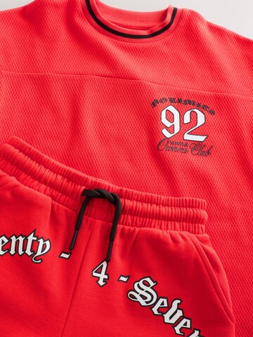 Next Set 'Varsity' in Rot