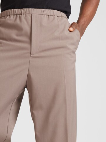 regular Pantaloni con piega frontale 'Axel' di WEEKDAY in marrone