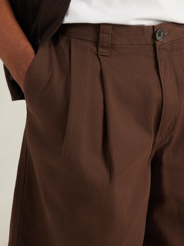 WEEKDAY Baggy Shorts 'Ruben' in Braun