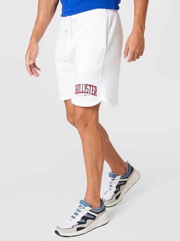 Regular Pantaloni de la HOLLISTER pe alb: față