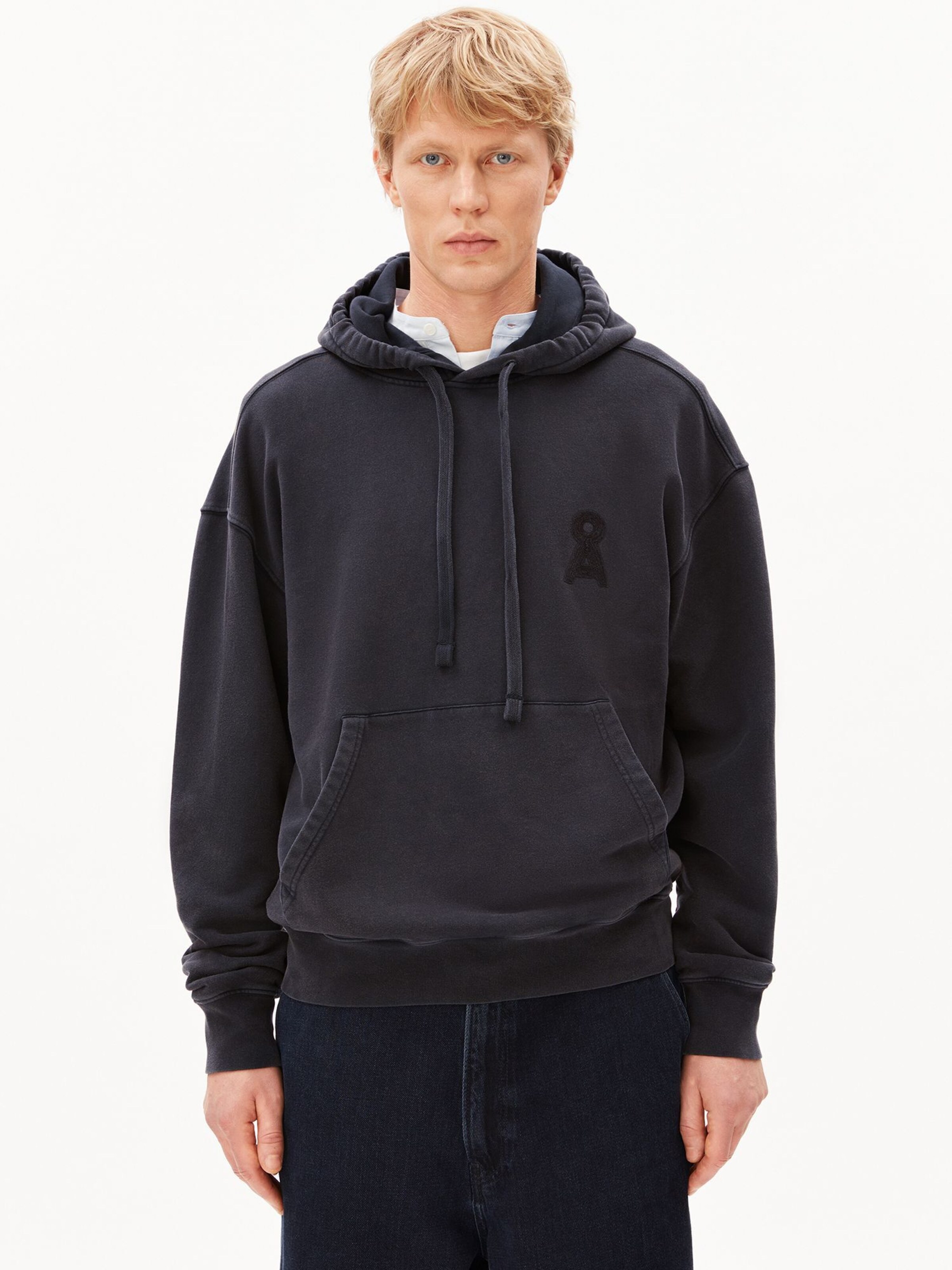 Sweat-shirt ARMEDANGELS en noir : devant