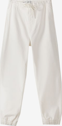 Bershka Tapered Jeans in White: front