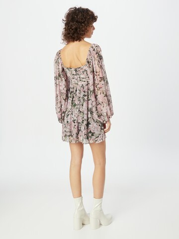 Robe 'Romana' Forever New en rose