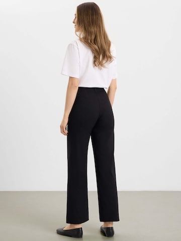 LAURIE Loosefit Hose 'Donna' in Schwarz: Vorderseite