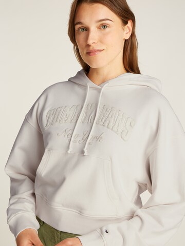 Felpa di Tommy Jeans in bianco
