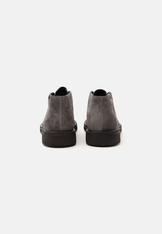 CAMPER Chukka Boots 'Norman' i grå