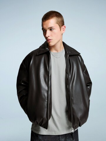 Veste mi-saison Bershka en noir : devant