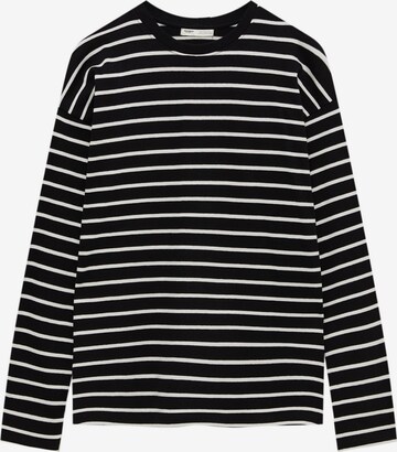 Tricou de la Pull&Bear pe negru: față