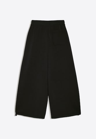 Barrel Pantaloni cutați de la Bershka pe negru