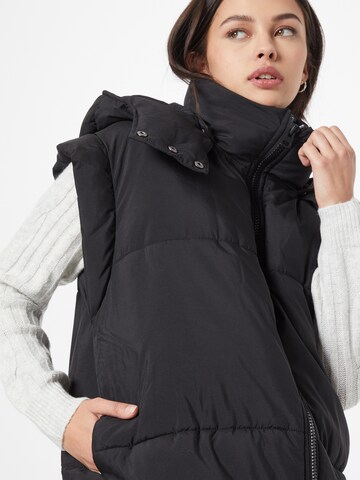 Gilet Gina Tricot en noir