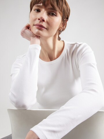 T-shirt 'PCMAY' PIECES en blanc
