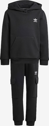 juoda ADIDAS ORIGINALS Treningas 'Hoodie Cargo Set': priekis