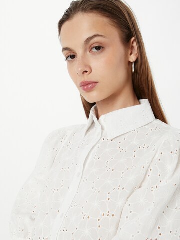 SISTERS POINT - Blusa 'VIBBY' em branco