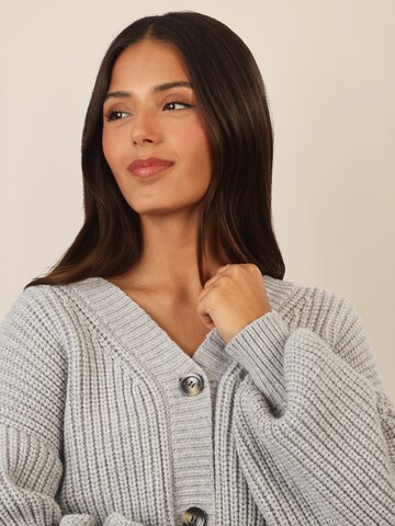 APART Strickjacke in Grau