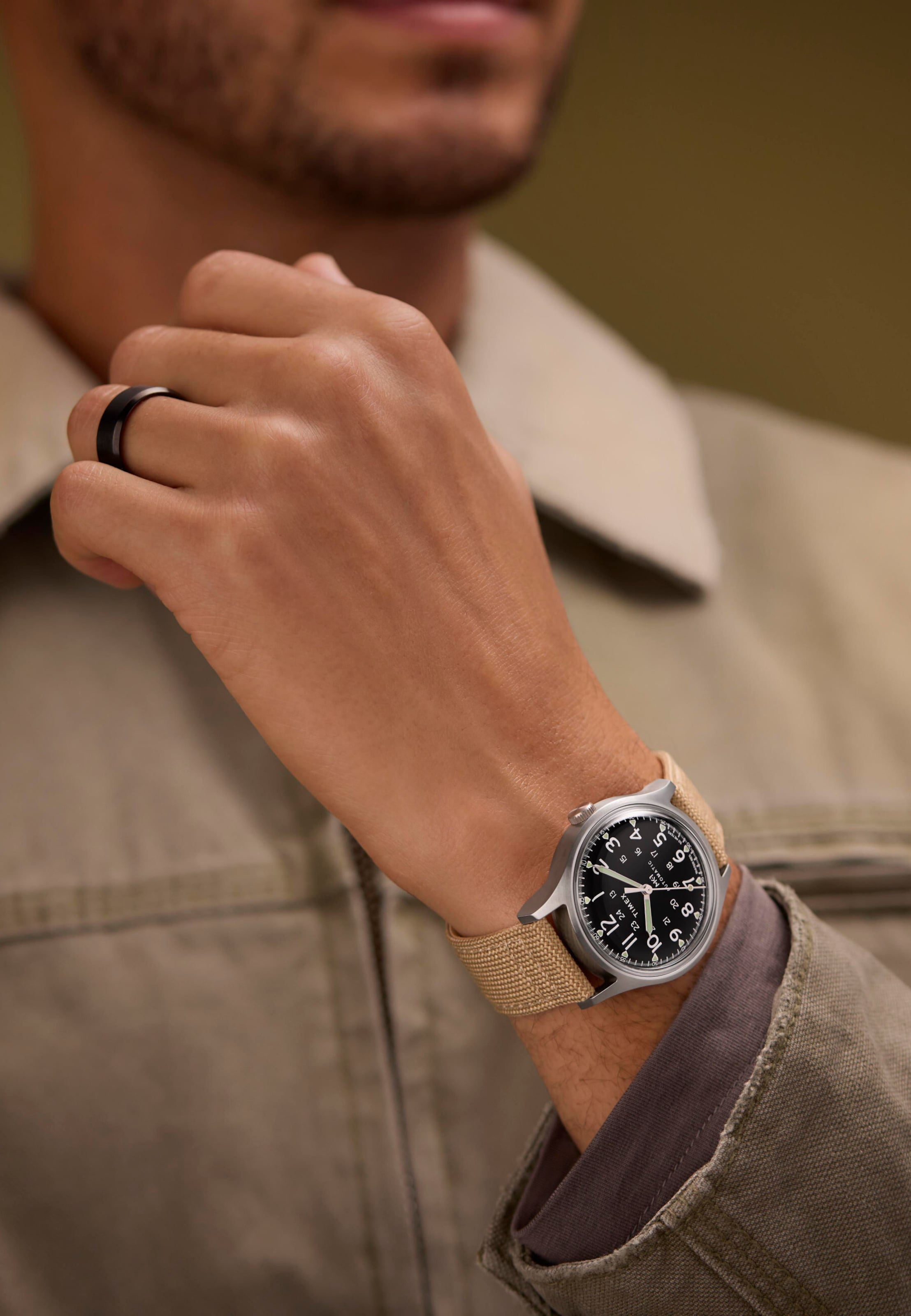 Orologio analogico di TIMEX in beige: frontale