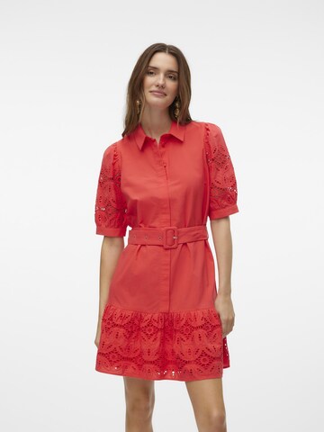 Robe-chemise 'NYNNE' VERO MODA en rouge : devant