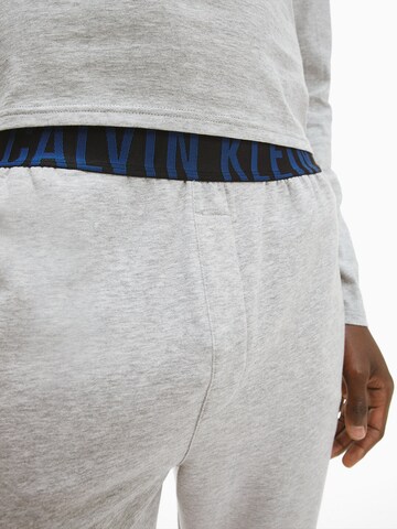 Calvin Klein Underwear Avsmalnet Pyjamasbukse 'Intense Power' i grå