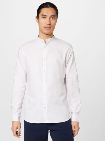 Coupe regular Chemise NOWADAYS en blanc : devant