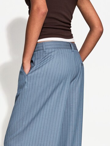 Wide leg Pantaloni con pieghe di Bershka in blu