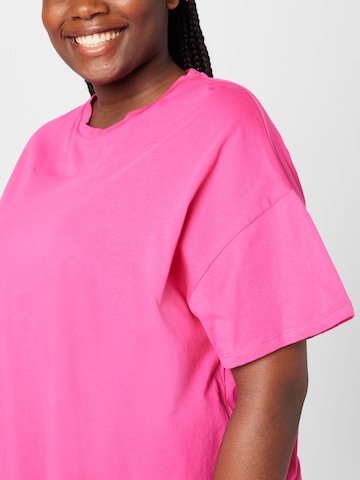T-shirt 'RINA' PIECES Curve en rose