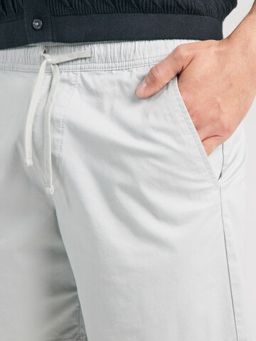 HOLLISTER Regular Shorts in Grau