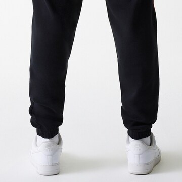 NEW ERA Tapered Hose 'Chicago Bulls' in Schwarz