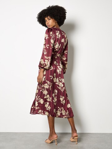 Robe Apricot en rouge