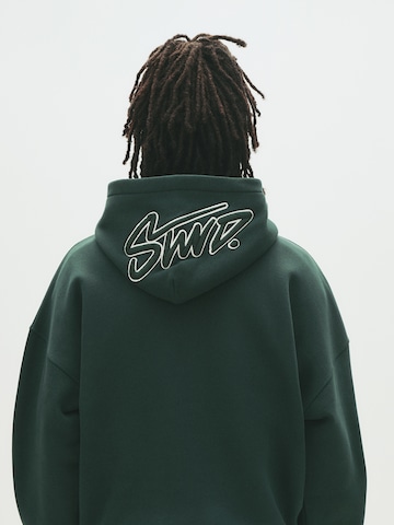 Pull&Bear Sweatshirt 'STWD' in Green