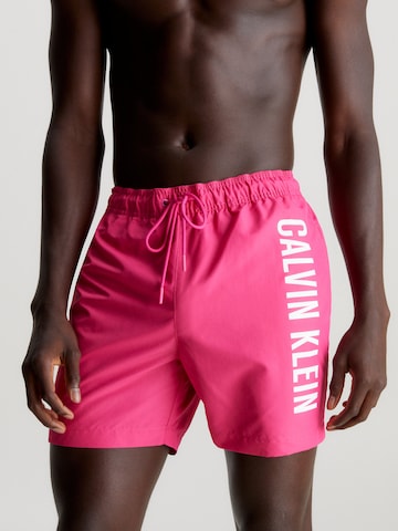 Calvin Klein Swimwear Zwemshorts 'Intense Power ' in Roze