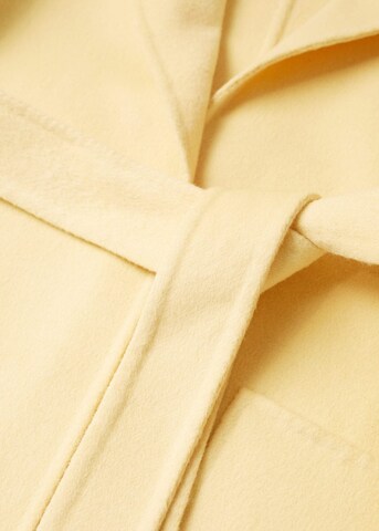 Palton de primăvară-toamnă de la MANGO pe galben