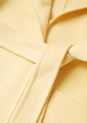 MANGO Płaszcz przejściowy w kolorze żółty