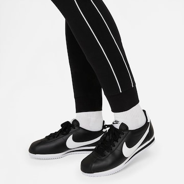 juoda Nike Sportswear Siaurėjantis Kelnės
