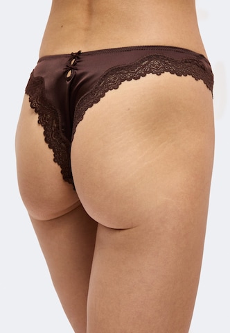 ETAM String 'Chuchotee' i brun