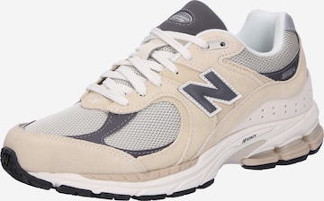 Baskets basses '2002' new balance en beige : devant