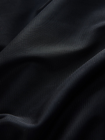 Rochie de la Next pe negru