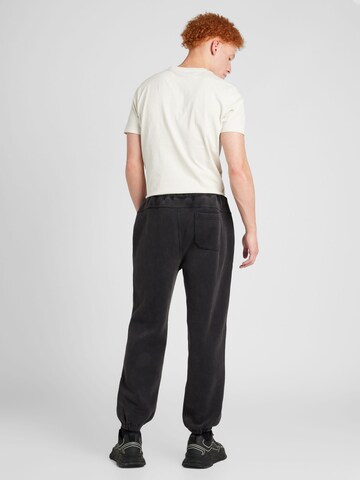 Abercrombie & Fitch - Tapered Pantalón 'ESSENTIAL' en negro