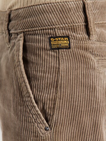 G-STAR Loosefit Chino kalhoty 'Kate' – hnědá
